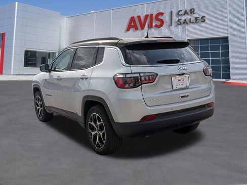 Used 2025 Jeep Compass Limited AWD/4WD image 9
