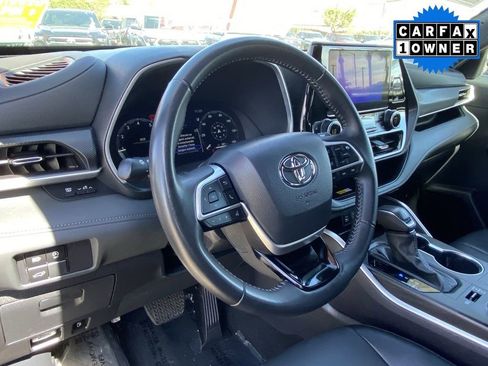 Certified 2025 Toyota Highlander XSE image 22