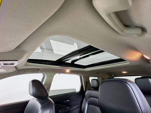 Used 2023 Nissan Pathfinder SL w/ SL Premium Package image 6