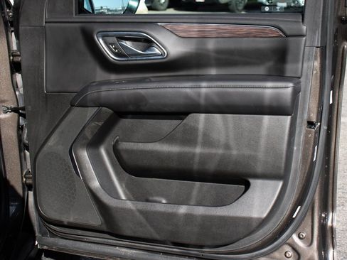 Used 2021 Chevrolet Suburban LS w/ Driver Alert Package image 40