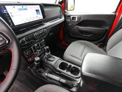 Used 2024 Jeep Wrangler Unlimited Rubicon w/ Convenience Group AWD/4WD image 19