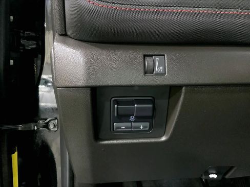 Used 2023 Chevrolet Colorado Z71 w/ Z71 Convenience Package 2 AWD/4WD image 35