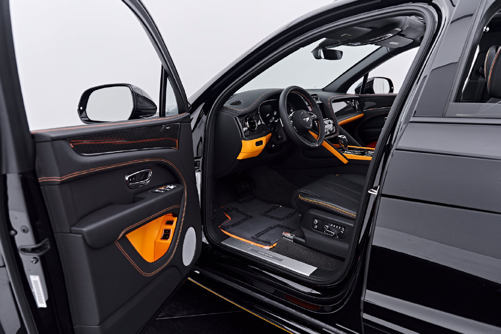 Used 2025 Bentley Bentayga AWD/4WD image 42