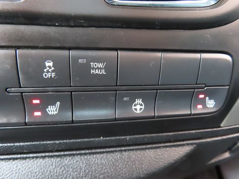 Used 2020 RAM 1500 Classic SLT w/ Luxury Group AWD/4WD image 7