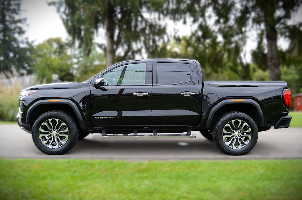 Used 2025 GMC Canyon Denali AWD/4WD image 8