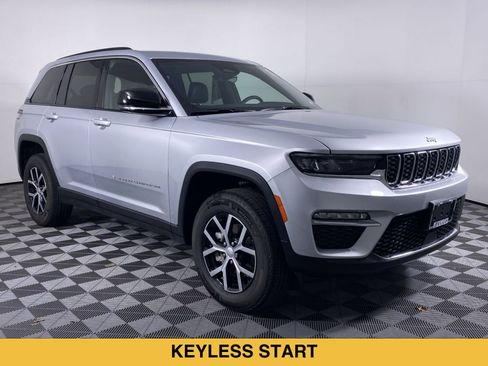 Used 2025 Jeep Grand Cherokee Limited AWD/4WD image 20