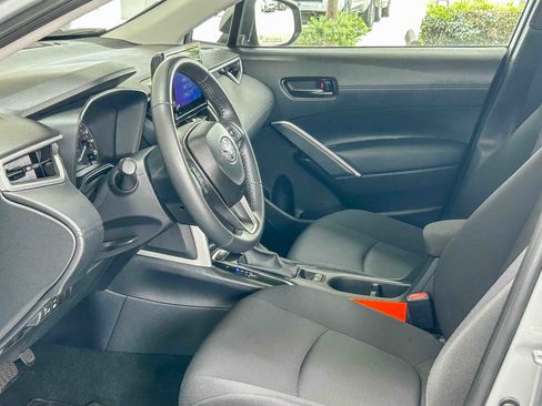 Used 2024 Toyota Corolla Cross LE w/ Moonroof Package AWD/4WD image 16