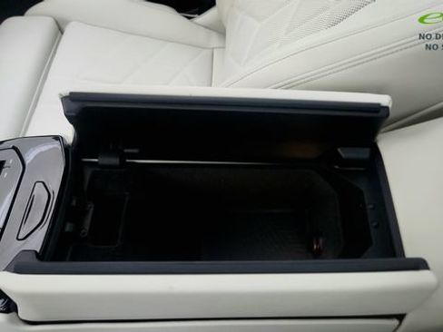 Used 2024 BMW i5 eDrive40i w/ Executive Package RWD image 63