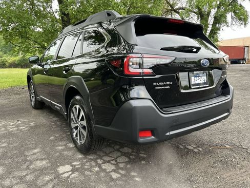 Certified 2025 Subaru Outback Premium AWD/4WD image 6