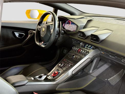 Used 2018 Lamborghini Huracan LP 580-2 RWD image 28