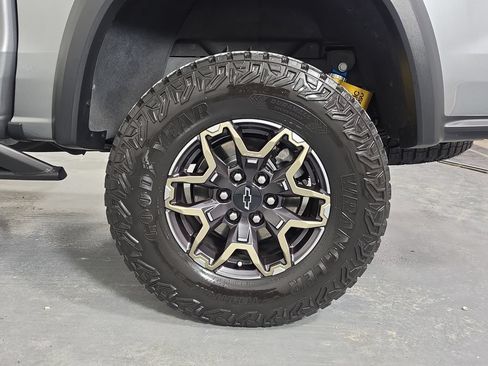 Used 2024 Chevrolet Colorado ZR2 w/ ZR2 Convenience Package III AWD/4WD image 32