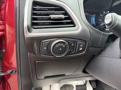 Used 2022 Ford Edge SEL w/ Convenience Package AWD/4WD image 18