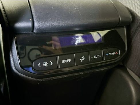 Used 2023 Toyota Highlander LE FWD image 25