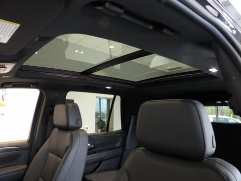 Used 2022 Chevrolet Tahoe LT w/ Luxury Package AWD/4WD image 19