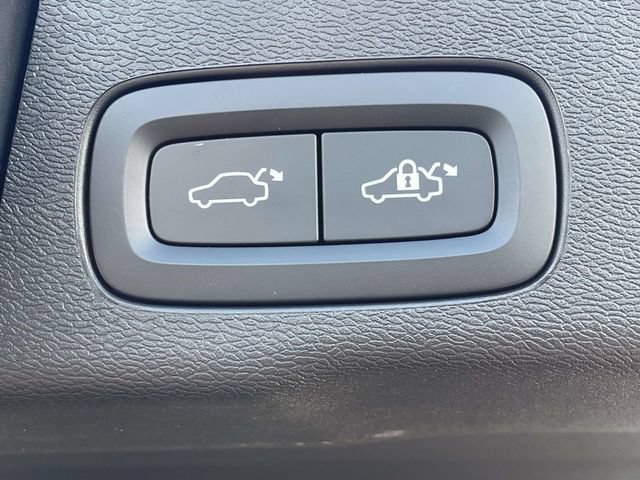 Certified 2024 Volvo XC60 B5 Plus AWD/4WD image 11
