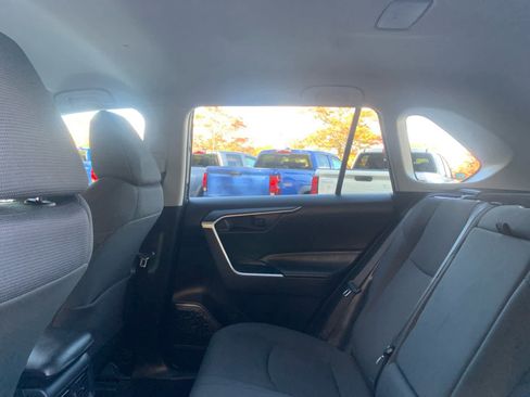 Used 2022 Toyota RAV4 LE image 31