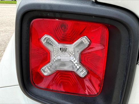 Used 2022 Jeep Renegade Trailhawk image 28