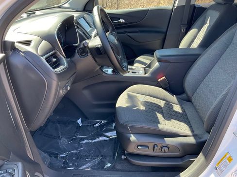 Used 2024 Chevrolet Equinox LT AWD/4WD image 2