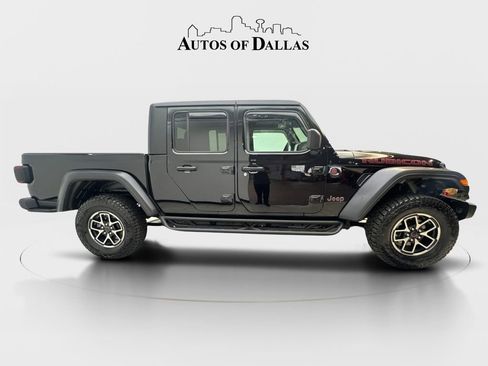 Used 2024 Jeep Gladiator Rubicon w/ Technology Group AWD/4WD image 10