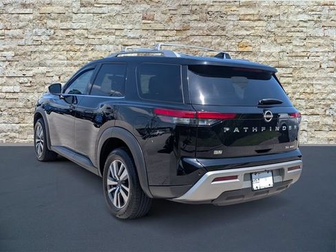 Used 2023 Nissan Pathfinder SL AWD/4WD image 4