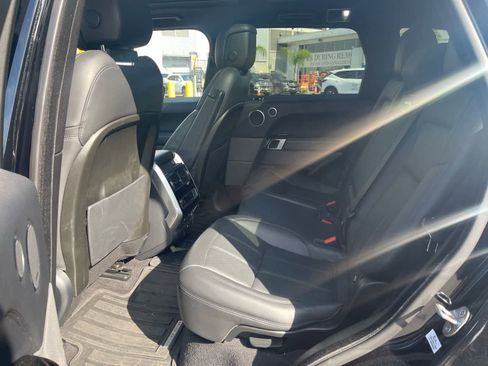 Used 2018 Land Rover Range Rover Sport HSE image 3