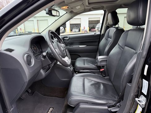 Used 2015 Jeep Compass High Altitude image 2