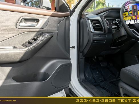 Used 2021 Nissan Rogue SV FWD image 11