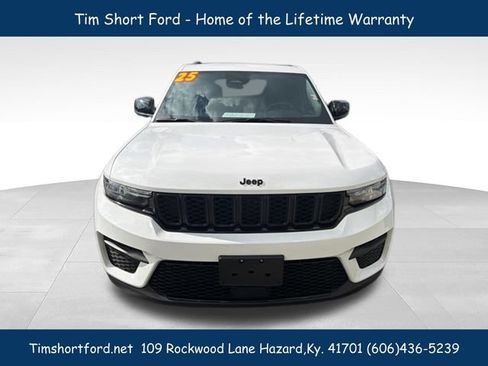 Used 2025 Jeep Grand Cherokee Altitude AWD/4WD image 2