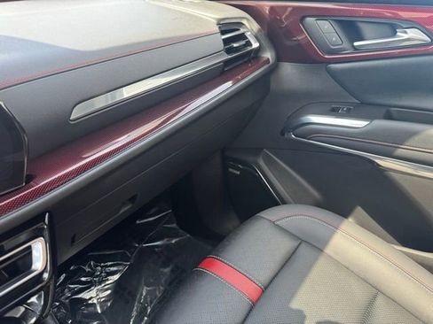 Used 2025 Chevrolet Traverse RS w/ LPO, Floor Liner Package AWD/4WD image 27