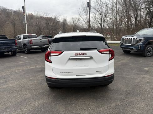 Used 2024 GMC Terrain SLE w/ Driver Convenience Package image 4