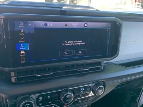 Used 2025 Jeep Wrangler Unlimited Sahara AWD/4WD image 30