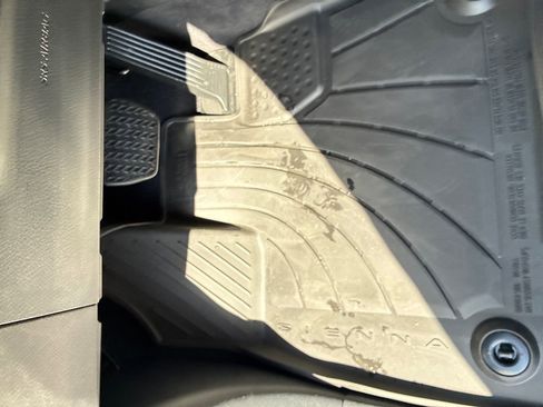 New 2026 Toyota Sienna XLE image 40