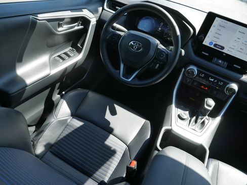 Used 2023 Toyota RAV4 XSE AWD/4WD image 9