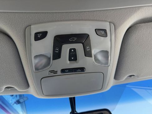 Used 2014 Toyota Sienna XLE w/ Entertainment Package FWD image 13
