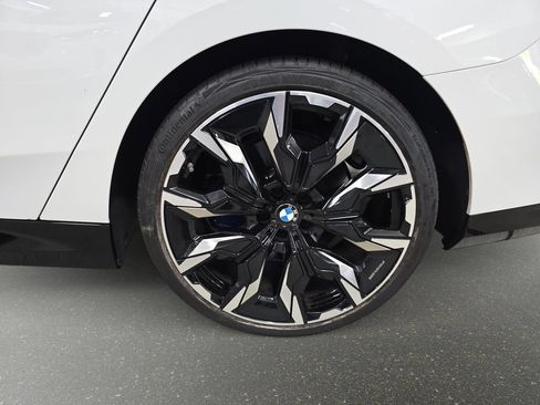 Used 2026 BMW 530i w/ M Sport Package RWD image 32