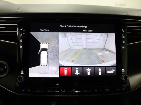 Used 2023 Jeep Grand Wagoneer Base image 29