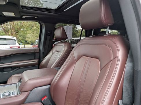 Used 2024 Ford Expedition Limited image 14