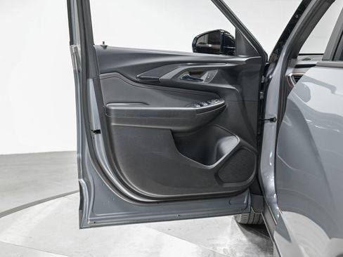 Used 2023 Chevrolet TrailBlazer RS FWD image 12