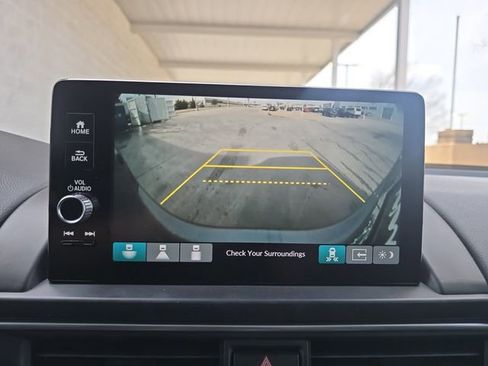 Used 2025 Honda Pilot Touring image 9