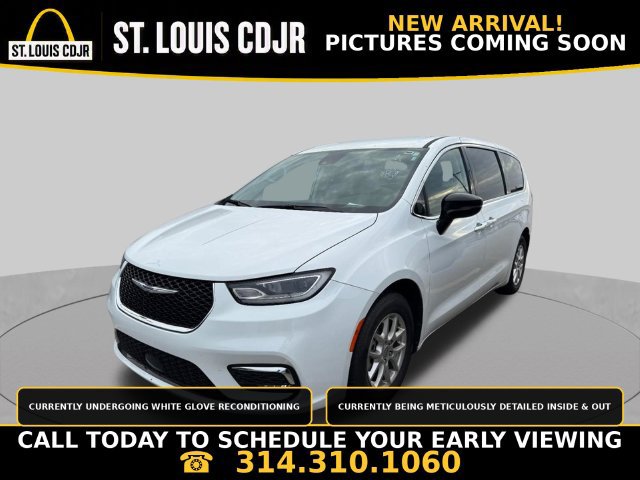 Used 2024 Chrysler Pacifica Touring-L FWD image 1
