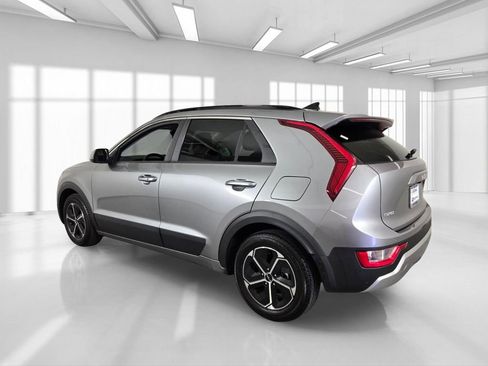 Used 2023 Kia Niro EX FWD image 5