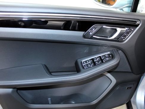 Certified 2026 Porsche Macan AWD/4WD image 17