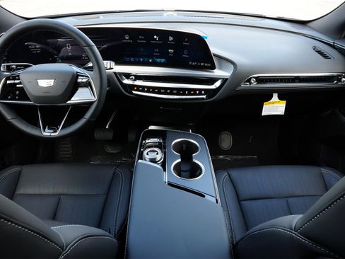 New 2025 Cadillac Lyriq Luxury image 7