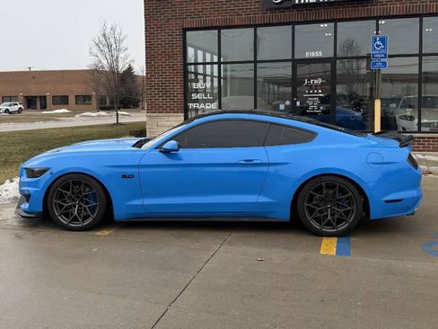 Used 2017 Ford Mustang GT image 10