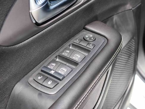 New 2027 Chrysler Pacifica Select FWD image 24
