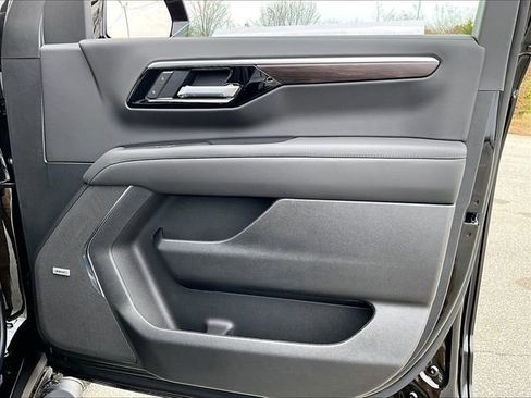 New 2026 Chevrolet Suburban Z71 image 30