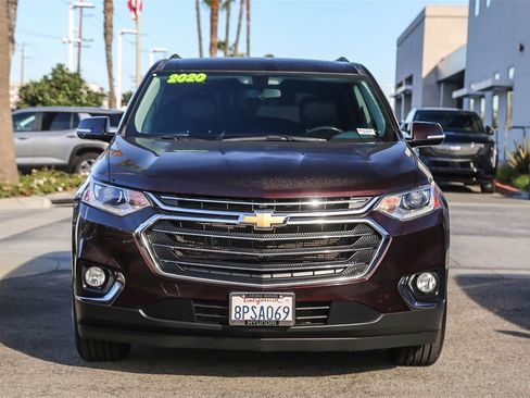 Used 2020 Chevrolet Traverse LT image 2