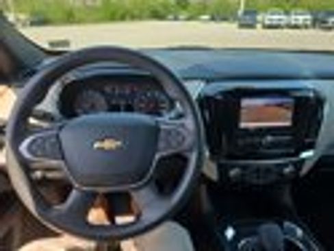 Used 2023 Chevrolet Traverse LS image 9