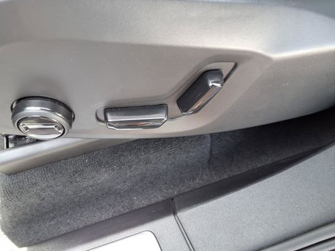 New 2025 Volvo XC90 B6 Core w/ Climate Package image 13