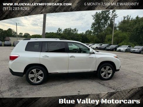 Used 2012 Toyota Highlander Limited w/ Tow Pkg FWD image 3